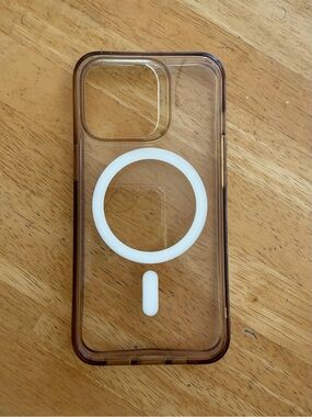 ESR Classic Hybrid MagSafe Clear Case - iPhone 13 Pro magnetic car mount plate